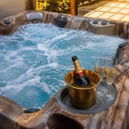 Fleis - Jacuzzi Included فيلة موست